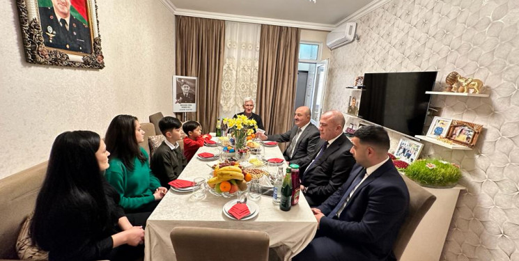 Novruz bayramı ərəfəsində Vətən Müharibəsi Şəhidi  mayor Bərxudarov Toğrul Məmməd oğlunun ailəsi ziyarət olundu.